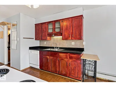 #104 7805 159 ST NW photo 10