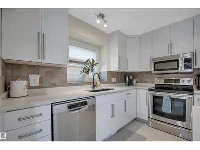 5735 152A AV NW photo 11