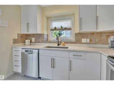 5735 152A AV NW photo 13