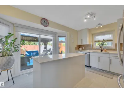 5735 152A AV NW photo 15