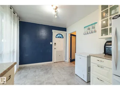12820 132 ST NW photo 13