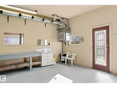 7612 40 AV NW photo 49