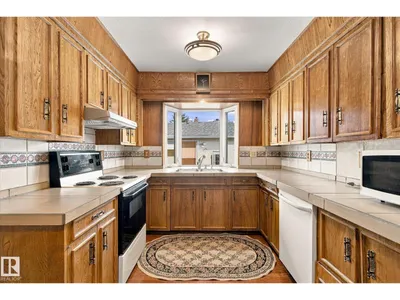 7612 40 AV NW photo 10