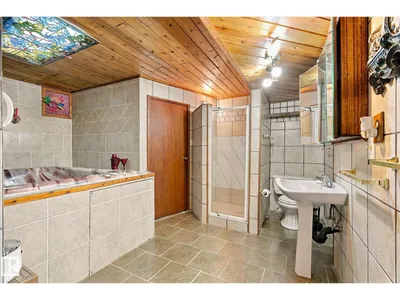 7612 40 AV NW photo 35