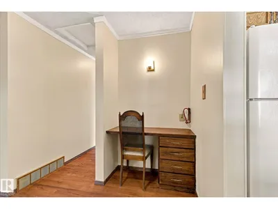 7612 40 AV NW photo 14