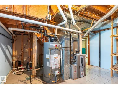 7612 40 AV NW photo 41