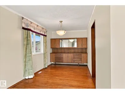 7612 40 AV NW photo 8