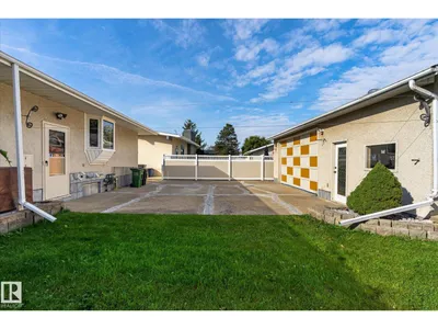 7612 40 AV NW photo 44