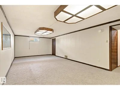 7612 40 AV NW photo 29