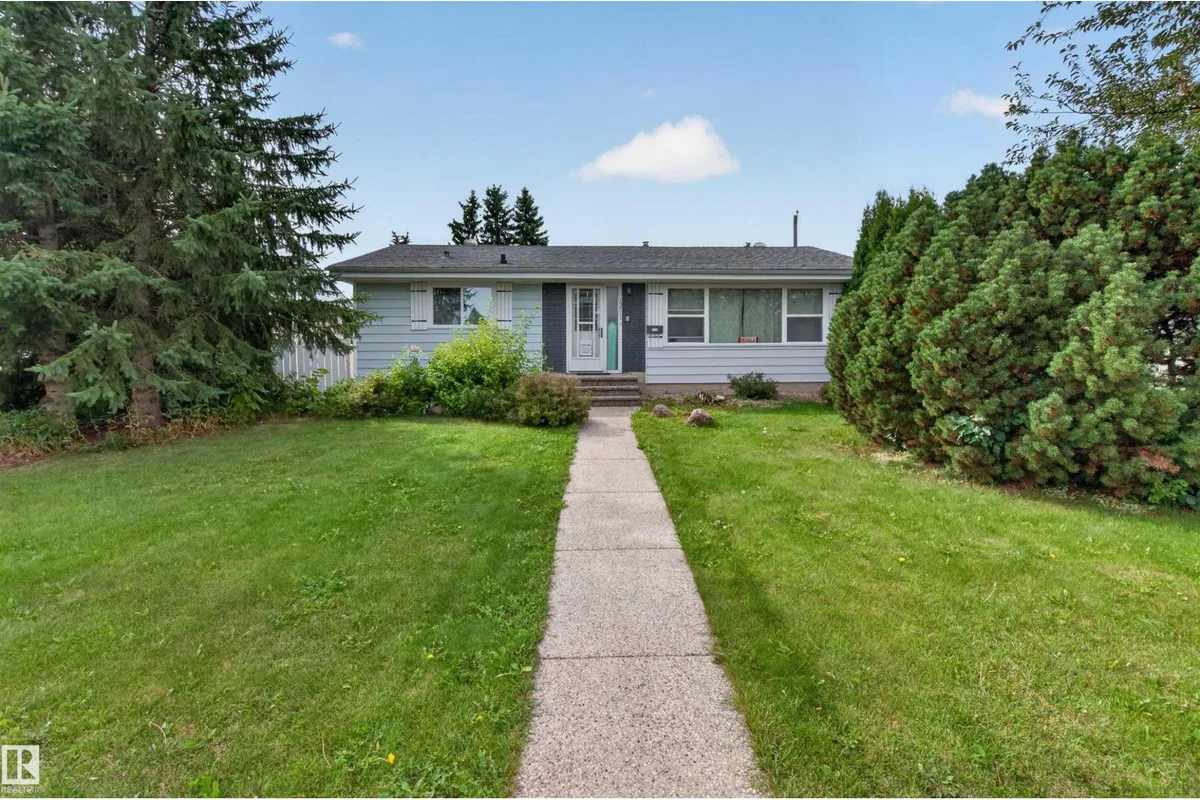 15711 84 AV NW exterior