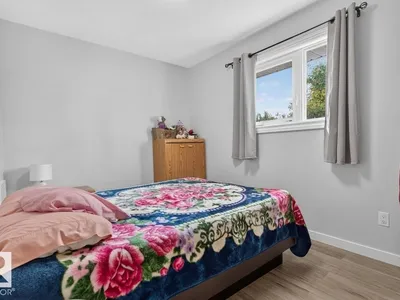 15711 84 AV NW photo 6