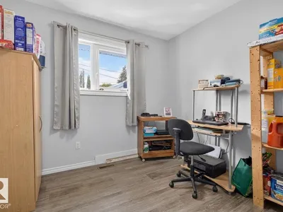 15711 84 AV NW photo 7