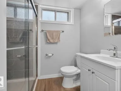 15711 84 AV NW photo 12
