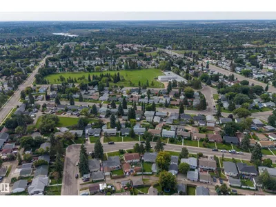 15711 84 AV NW photo 18