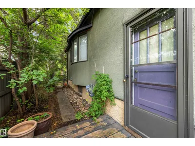 12220 109 AV NW photo 35