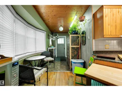 12220 109 AV NW photo 16