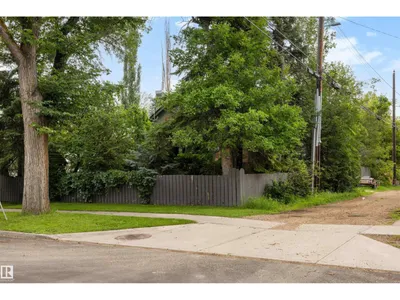 12220 109 AV NW photo 39