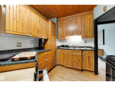 12220 109 AV NW photo 18