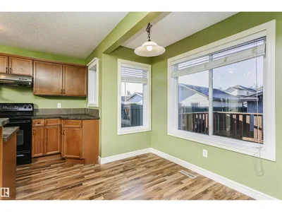 12051 18 AV SW SW photo 11