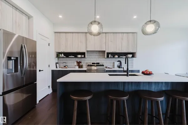 20723 40 AV NW photo 2