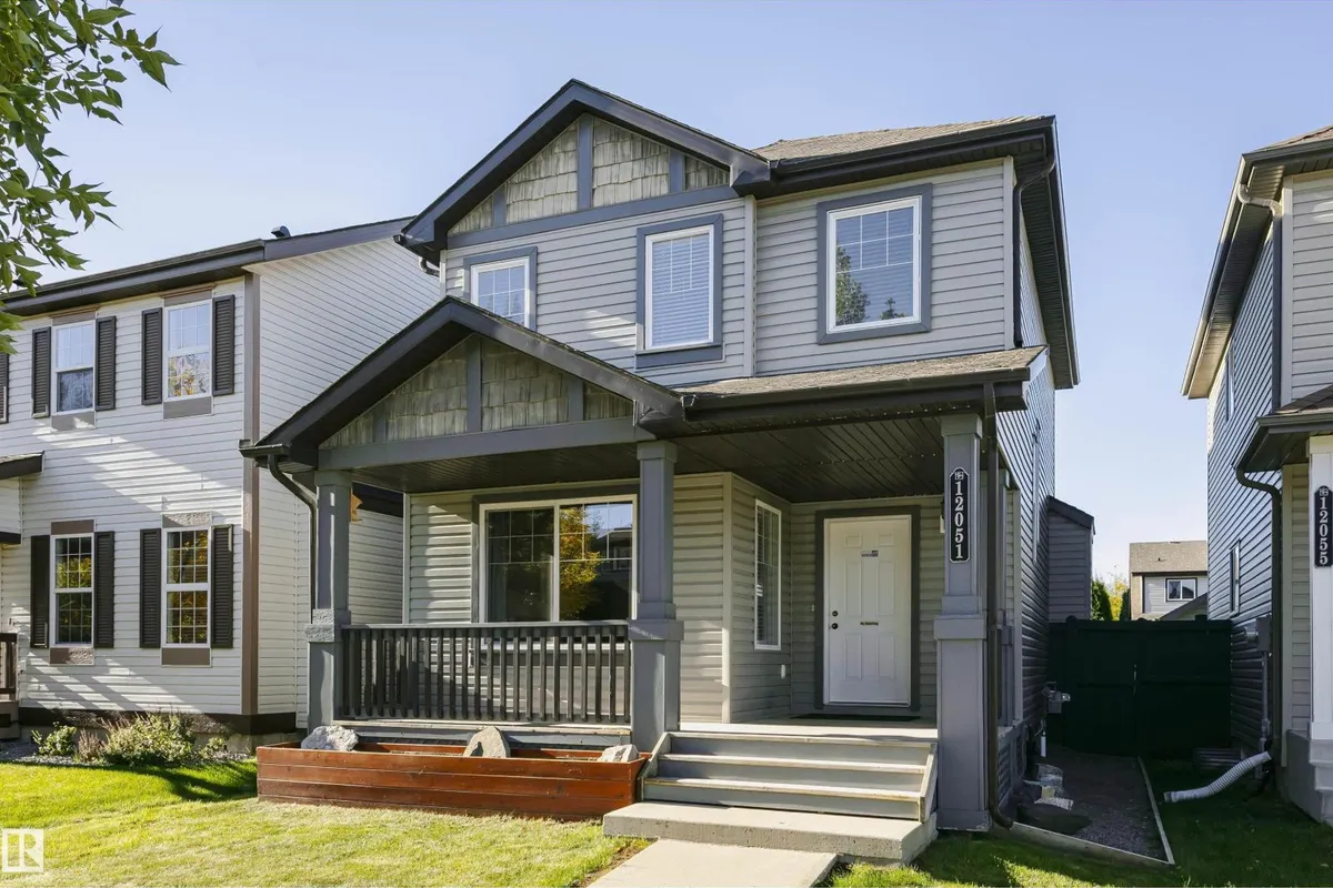 12051 18 AV SW SW exterior