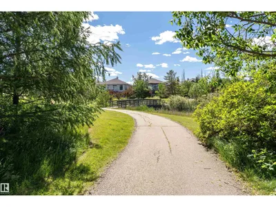 12051 18 AV SW SW photo 37