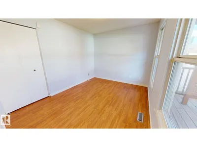 240 HUMBERSTONE RD NW photo 13