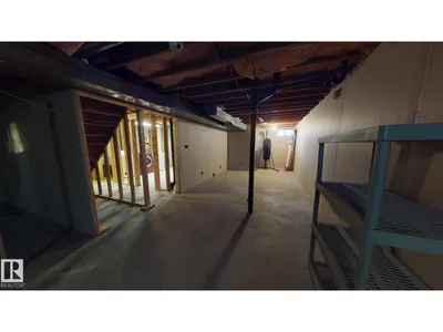 240 HUMBERSTONE RD NW photo 22