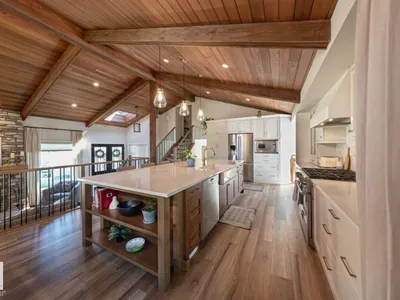 12423 28A AV NW photo 10