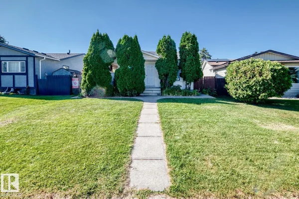 1020 60 ST NW photo 2