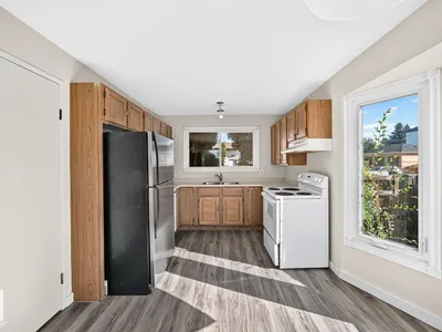 1020 60 ST NW photo 4