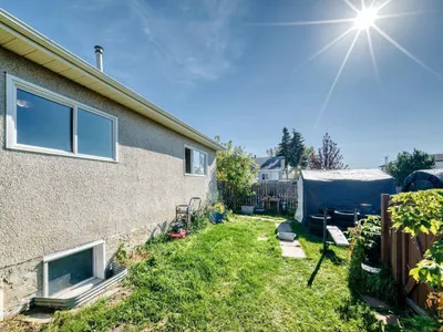1020 60 ST NW photo 43