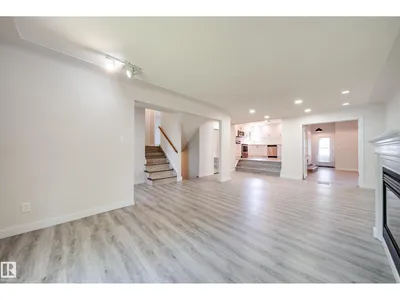 10519 140 ST NW photo 11