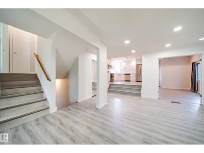 10519 140 ST NW photo 13