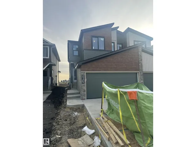 5661 Hawthorn WY SW, Edmonton