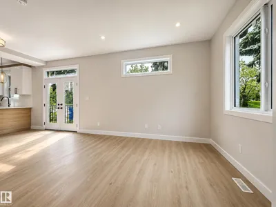 10627 149 ST NW photo 9