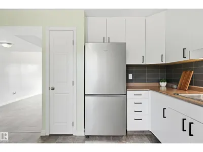 3220 44A ST NW photo 8
