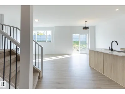 93 SILVERSTONE DR photo 9