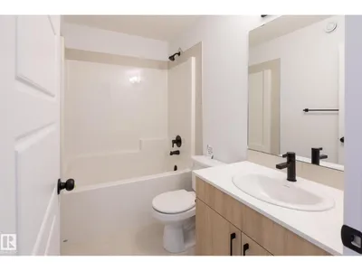 93 SILVERSTONE DR photo 28