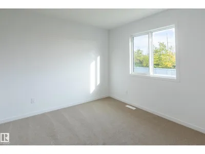93 SILVERSTONE DR photo 33