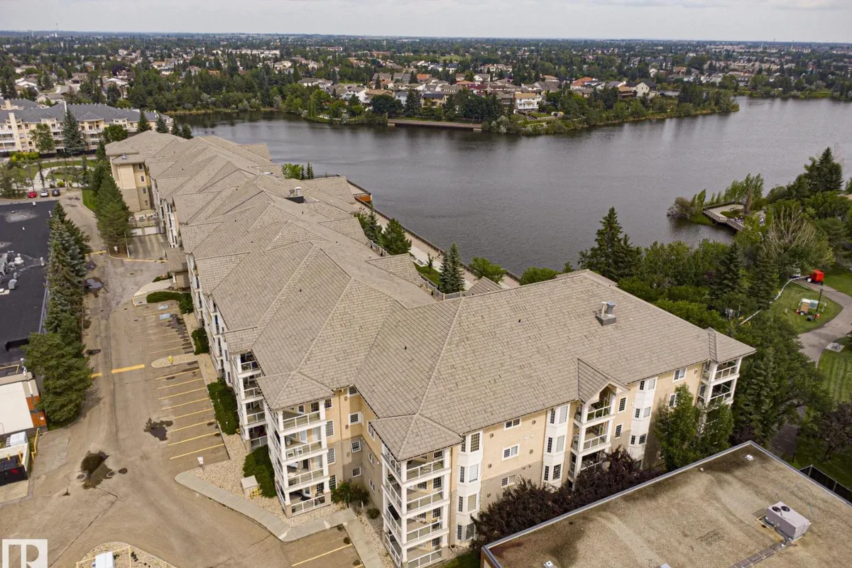 #131 11260 153 AV NW exterior