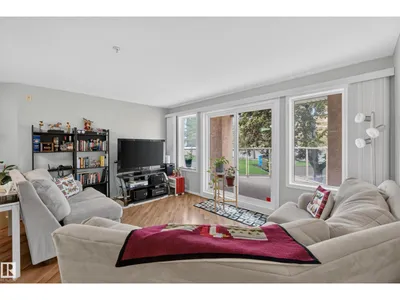 #105 10421 42 AV NW photo 8