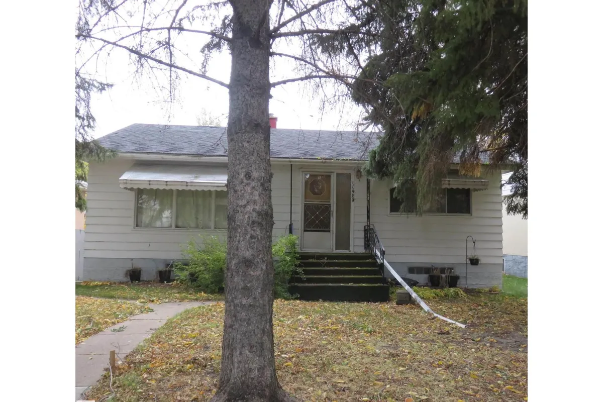 11929 52 ST NW exterior