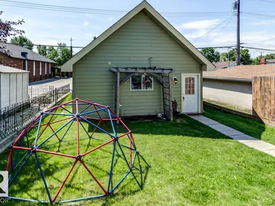 8935 84 AV NW photo 54