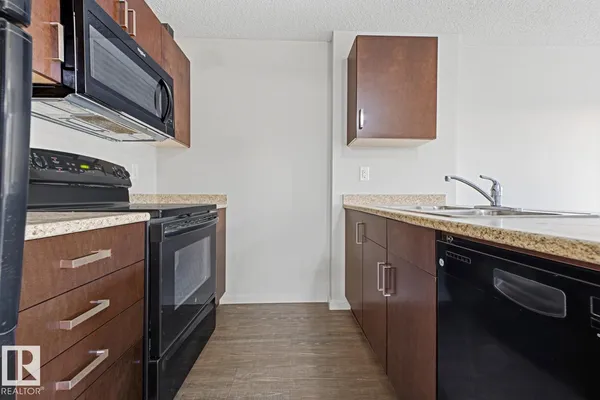 #303 5521 7 AV SW photo 2