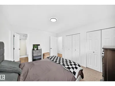 10015B 97 AV photo 16
