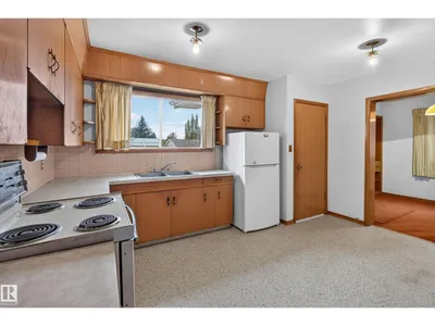 6321 104 AV NW photo 13