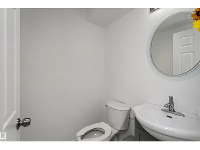 7204 92B AV NW photo 13
