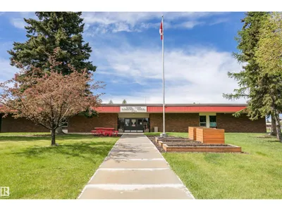 7204 92B AV NW photo 56