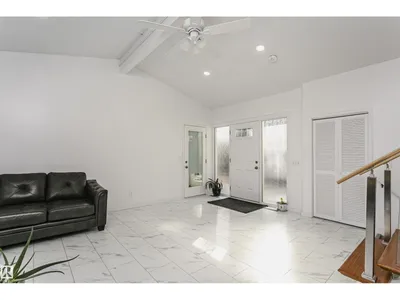 7204 92B AV NW photo 7